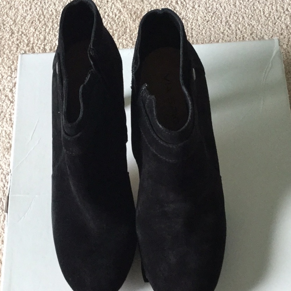 Via spiga NWT black suede booties size 8.5